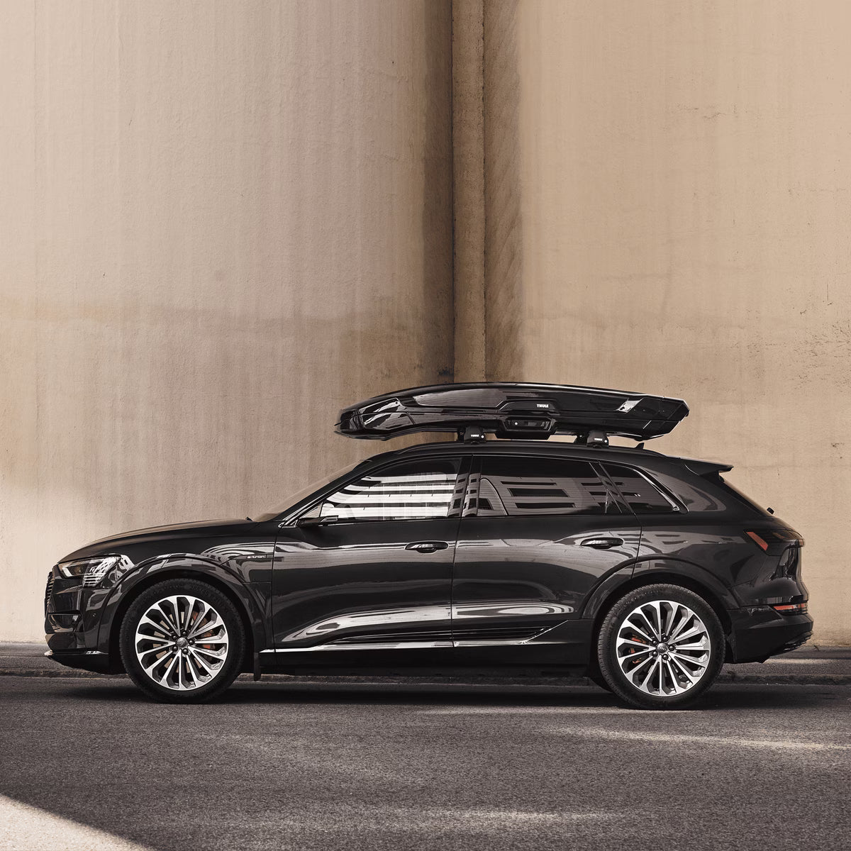 Thule Vector L roof box black metallic