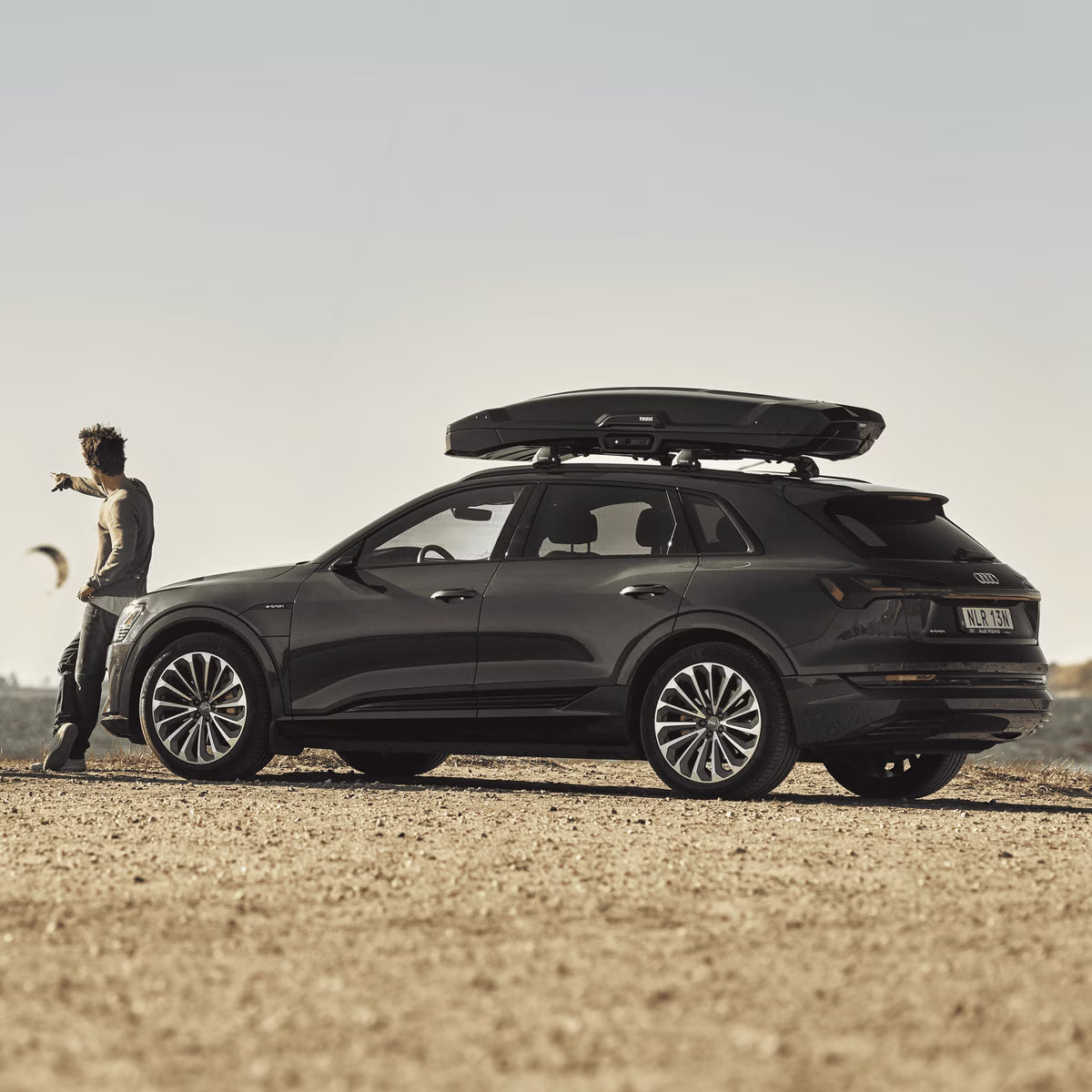 Thule Vector L roof box black metallic