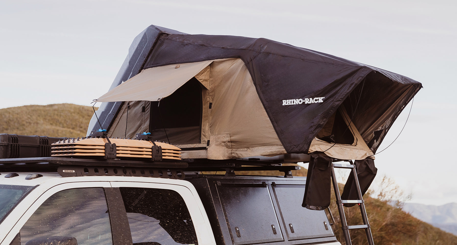 Rhino-Rack hardshell tent